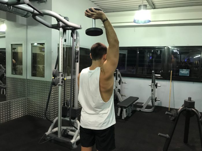 exercice-musculation-extension-triceps-unilatérale-haltères